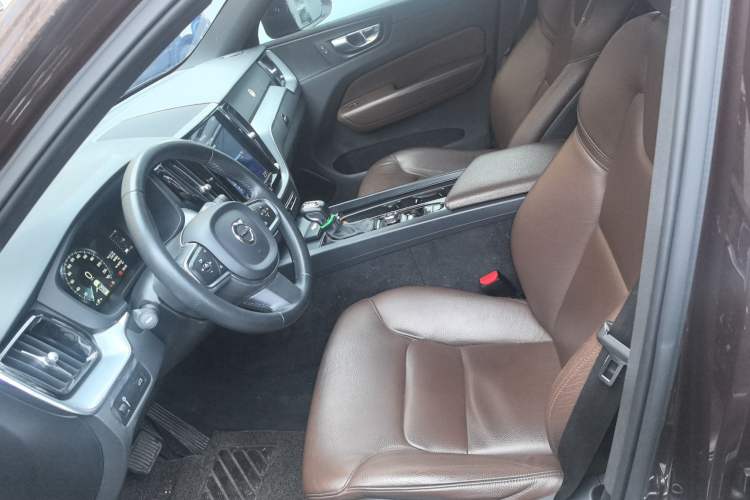 Used Volvo XC60 2021 T5 4x4 Smart Luxury Edition