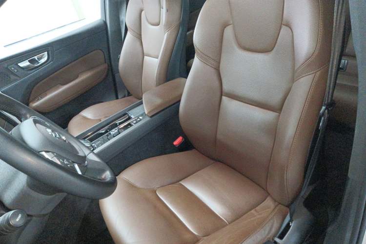 Used Volvo XC60 2022 B5 4x4 Zhiyi Luxury Edition
