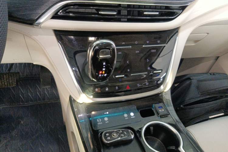 Used Buick GL8 2020 Avenir Avia Six-Seat Deluxe Edition
