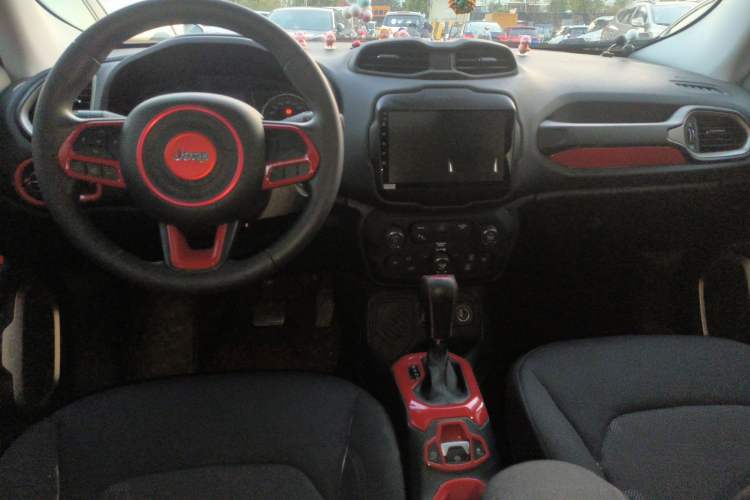 Used  Renegade 2018 Connected Large Screen Version 180T Automatic High-Energy Edition