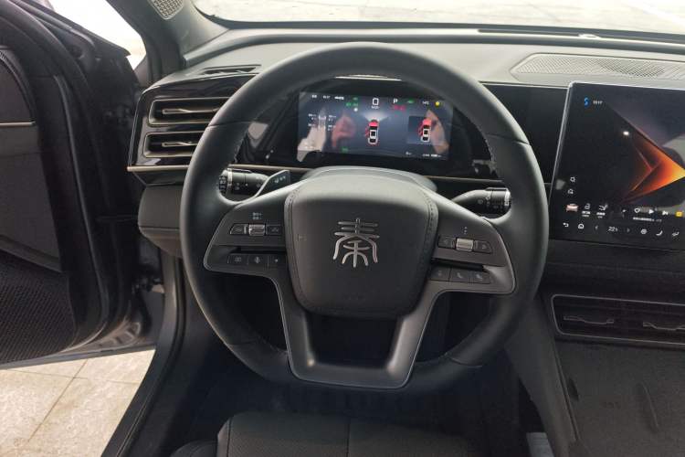 Used BYD Qin L 2025 DM-i Smart Drive 120KM Superior Model
