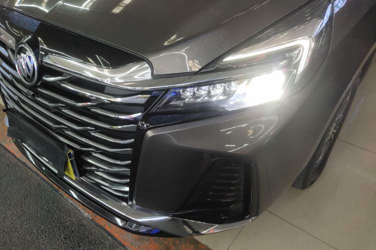 Used Buick GL8 2023 Facelifted Land Cruiser Executive Luxury Version
