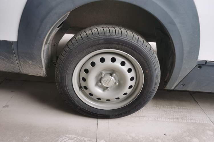 Used Foton Intelligent Blue Elf E7 2024 All-Electric Van Flat Roof 2 Seats CATL 46.36 kWh
