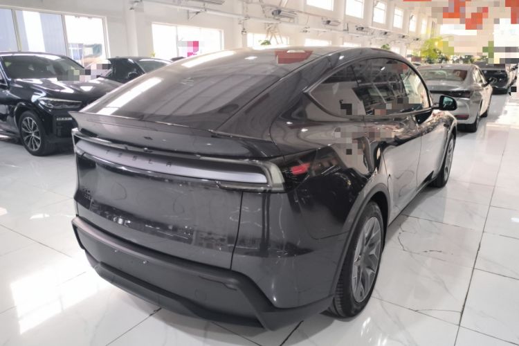 Used Tesla Model Y L 2025 Long-Range All-Wheel-Drive Version
