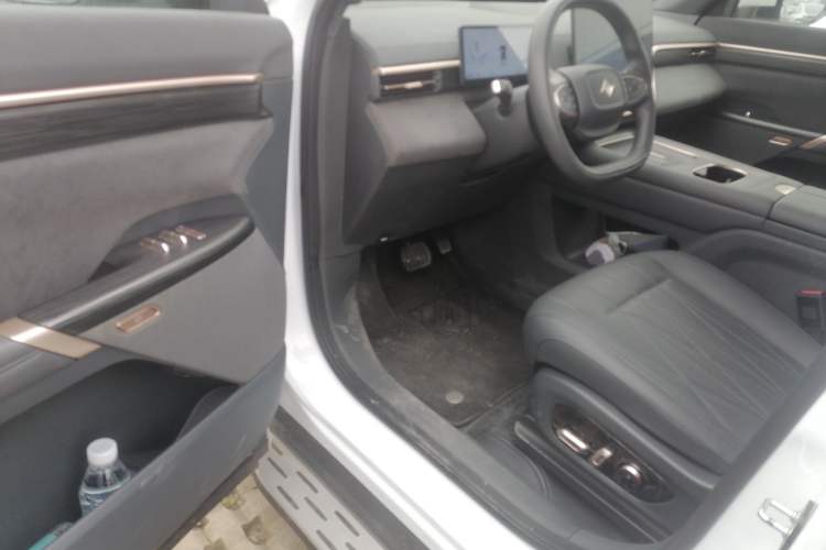 Used  eπ008 2025 210Max Range-Extended Version 5 Seats