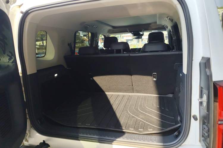 Used  Leopard 5 2023 Navigator Edition
