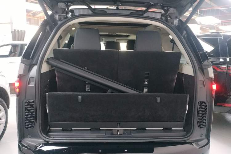 Used Land Rover Discovery 2021 360 PS R-Dynamic S
