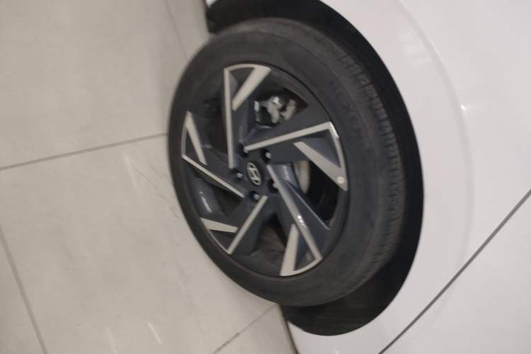 Used Hyundai Elantra 2023 1.5L CVT LUX Prestige Edition