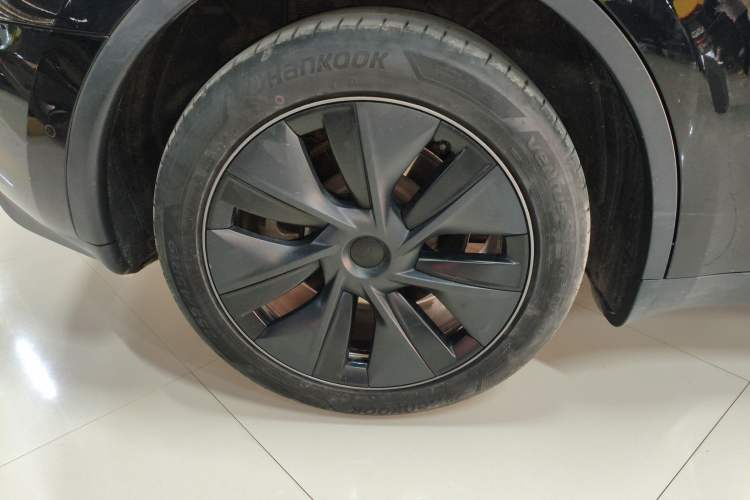 Used Tesla Model Y 2023 Long-Range All-Wheel-Drive Version
