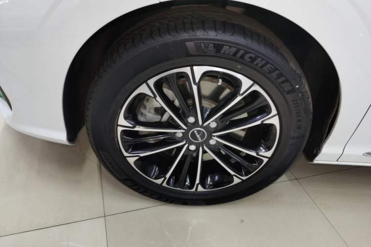 Used Roewe iMAX8 2022 400TGI Prestige Edition
