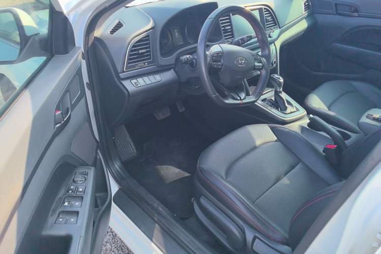 Used Hyundai Elantra 2016 1.4T Dual-Clutch Xuan Dong · Dynamic Version
