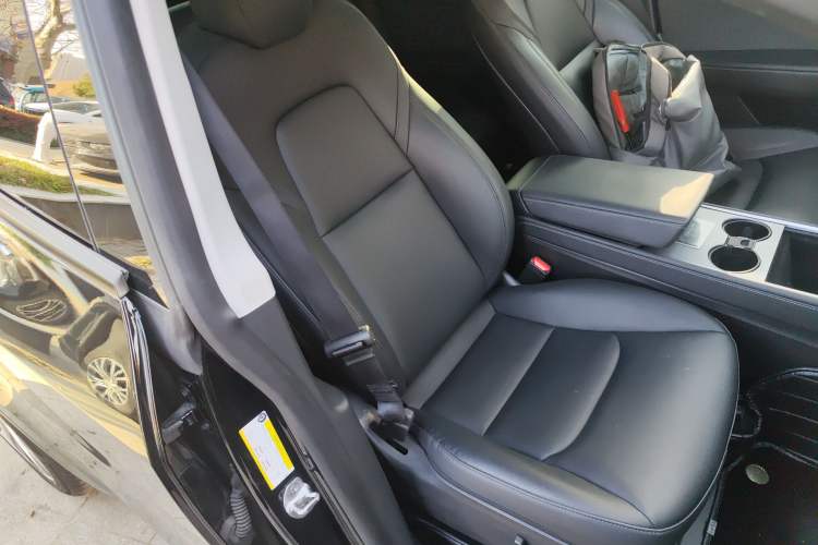 Used Tesla Model Y 2022 Long-Range All-Wheel-Drive Version
