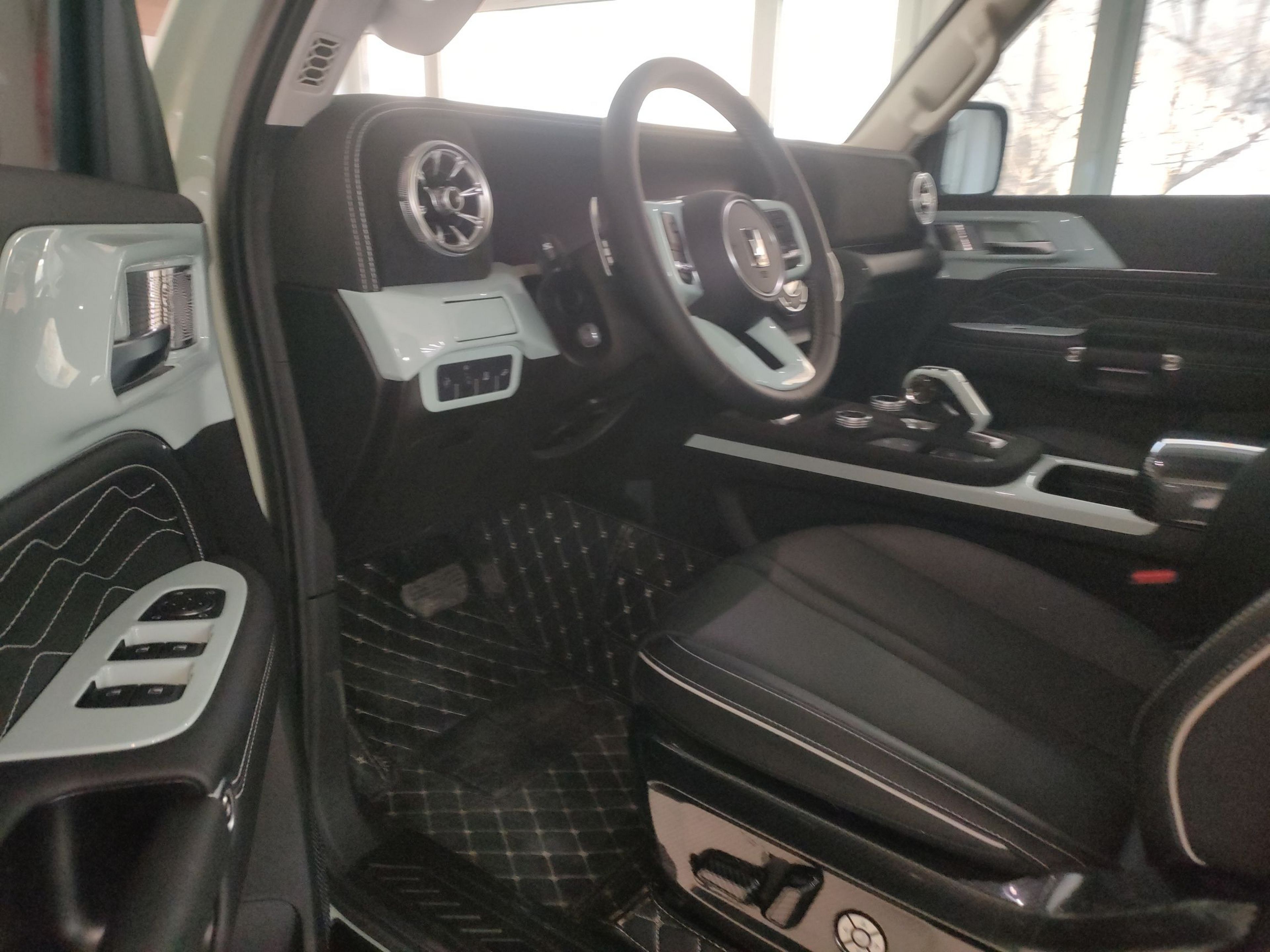 المقاعد الأمامية داخل السيارة