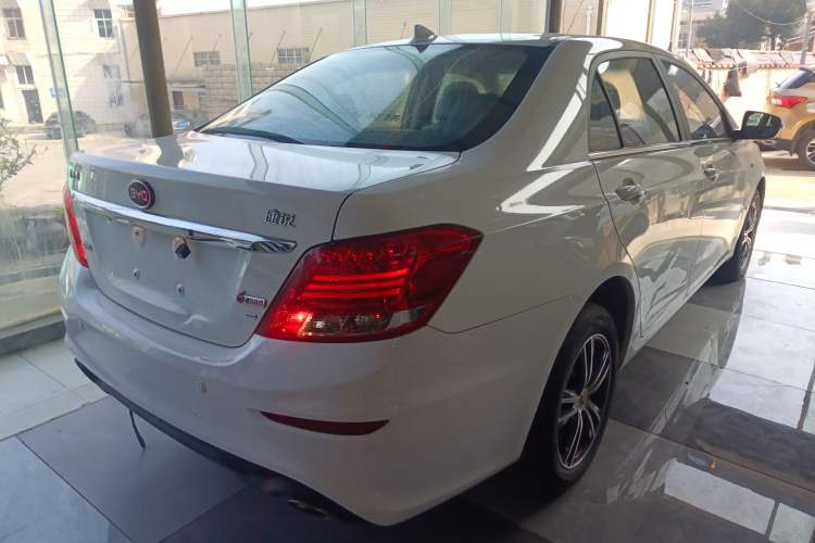 Used BYD Surui 2015 Revised Version 1.5L Automatic Luxury Edition

