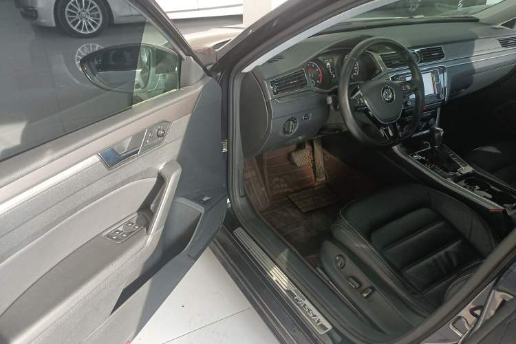 Used Volkswagen Passat 2017 330TSI DSG Luxury Edition