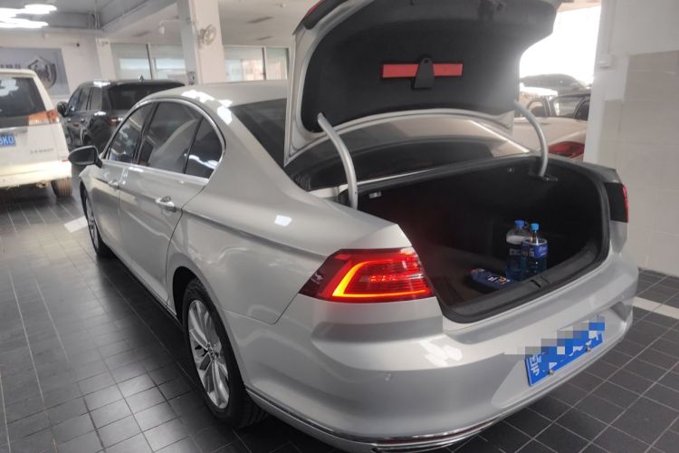 Used Volkswagen Magotan 2017 330TSI DSG Luxury Model
