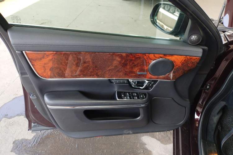 Used Jaguar XJ 2015 XJL 2.0T Two-Wheel Drive Panoramic Business Edition
