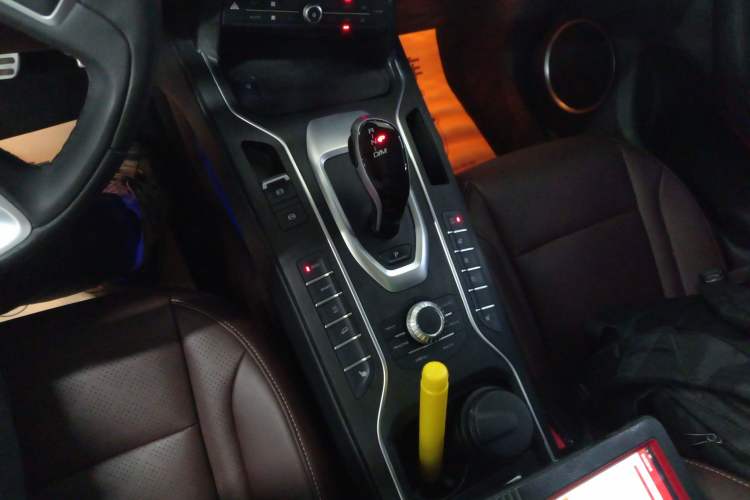 Used Wey VV6 2018 2.0T Two-Wheel-Drive Ultra-Luxury Version China V Standard
