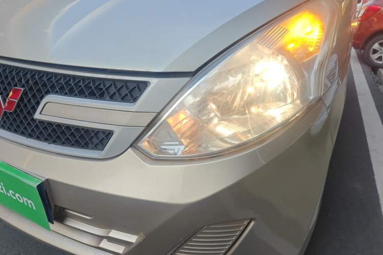 Used Wuling Rongguang V 2016 1.5L Practical Version Non-Power-Assisted
