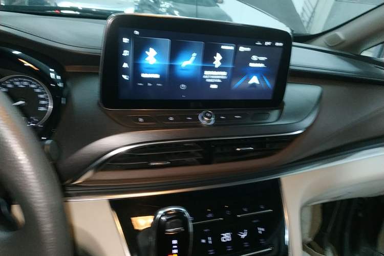 Used Buick GL8 2023 Land Executive Class Smart Enjoyment Model
