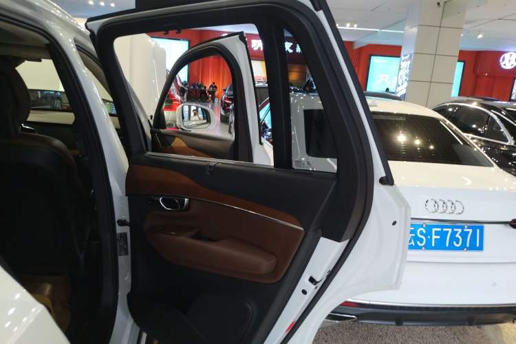 Used Volvo XC90 2020 Facelifted T6 Zhiyi Luxury 7-Seater
