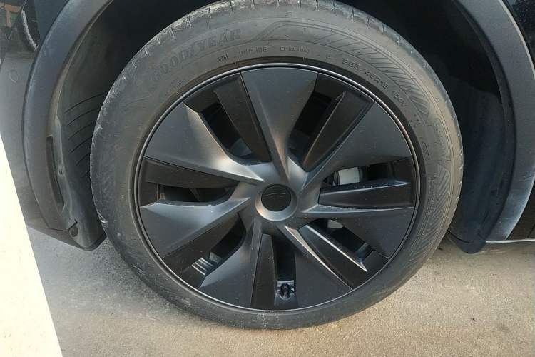 Used Tesla Model Y 2023 Rear-Wheel-Drive Version
