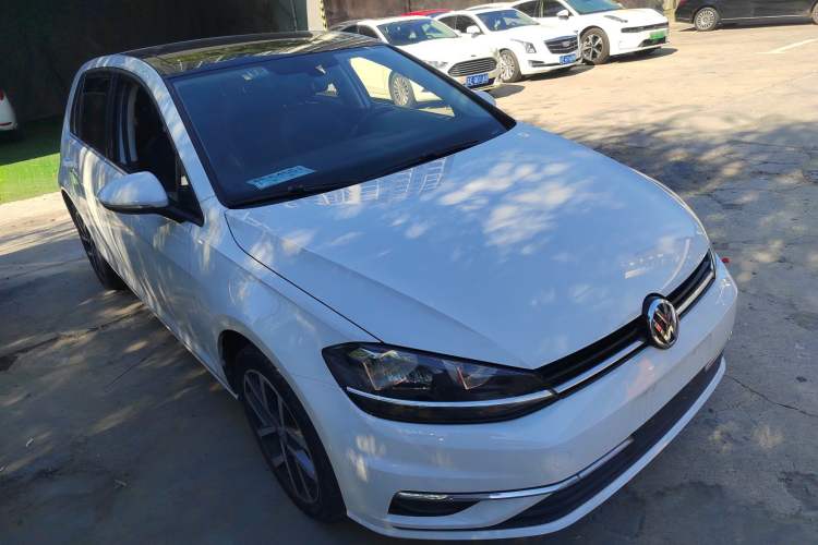 Used Volkswagen Golf 2018 230TSI Automatic Luxury Version
