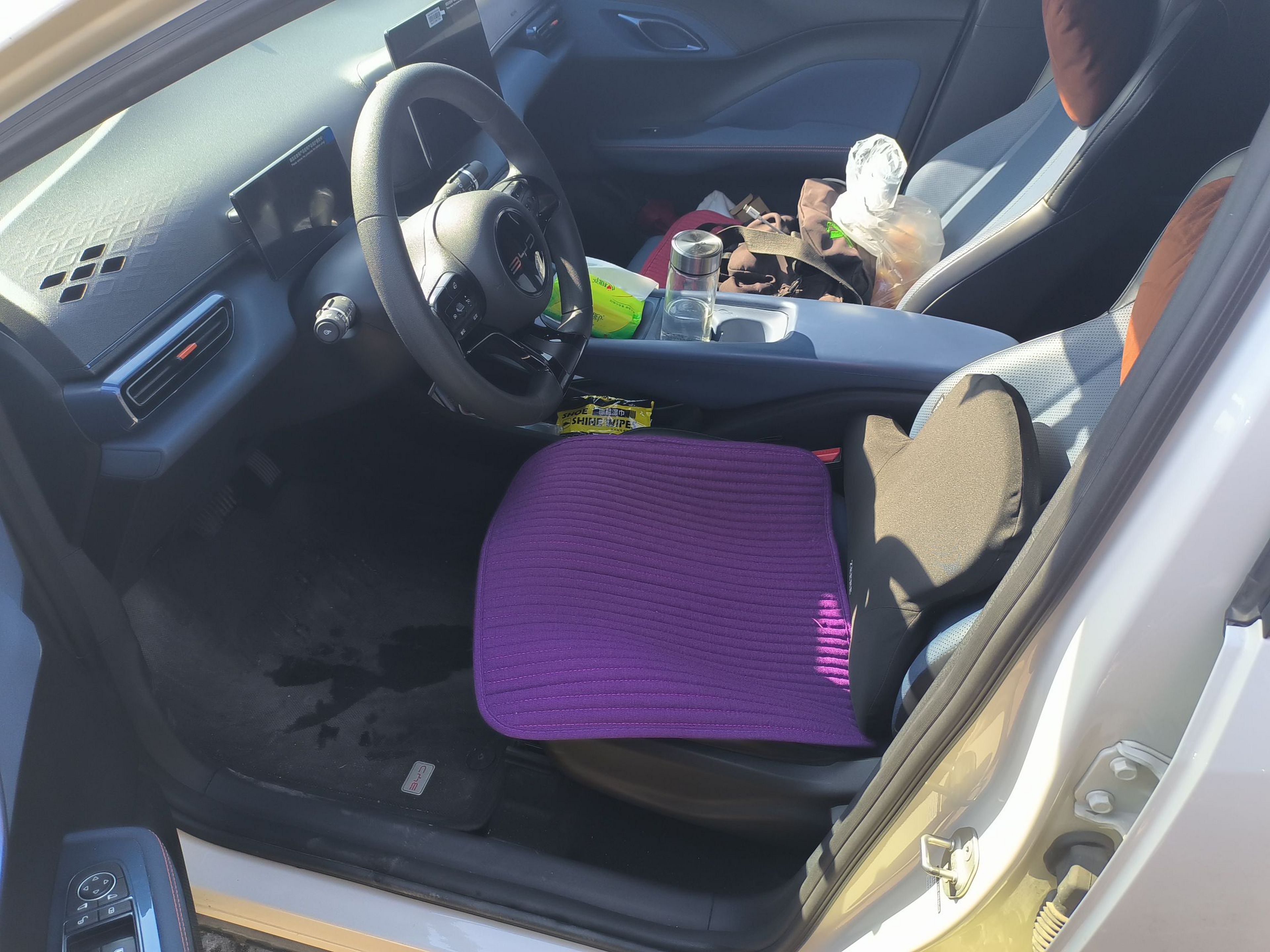 Переднее сиденье в автомобиле