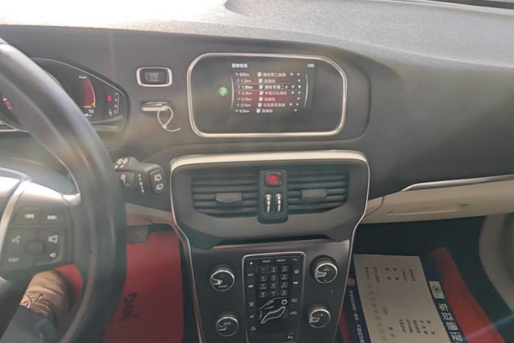 Used Volvo V40 2015 1.6T Zhiyi Edition