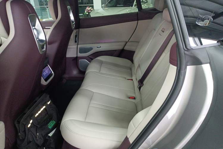 Used  YU7 2025 Ultra-Long Range All-Wheel Drive Pro Version