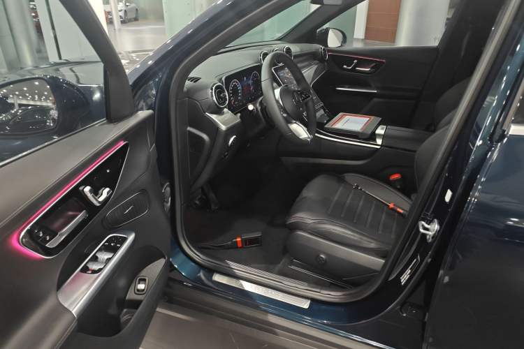 Used Mercedes-Benz GLC 2023 GLC 260 L 4MATIC Dynamic Edition 5-seater
