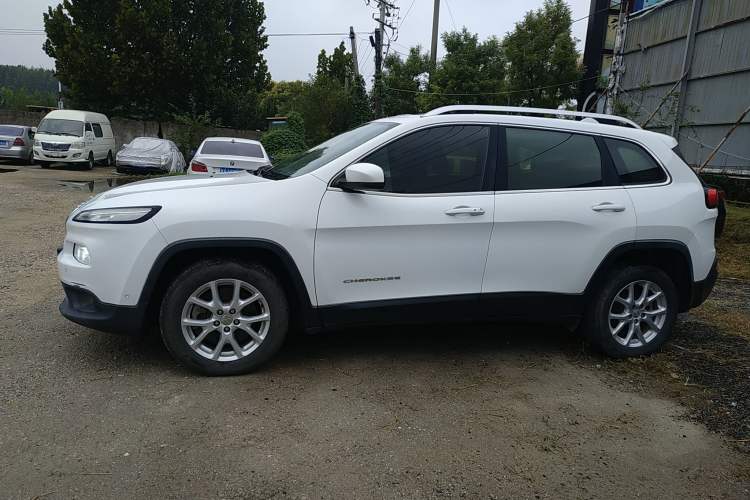 Used  Cherokee 2016 2.0L Smart Version