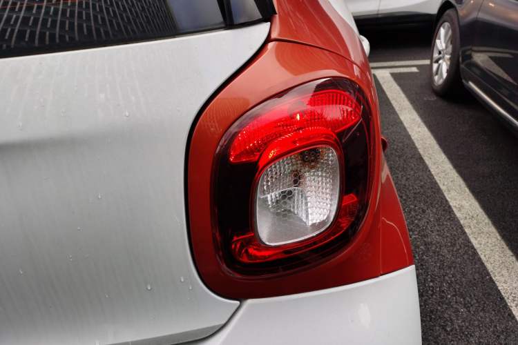 Used  forfour 2016 1.0L 52 kW Passion Edition
