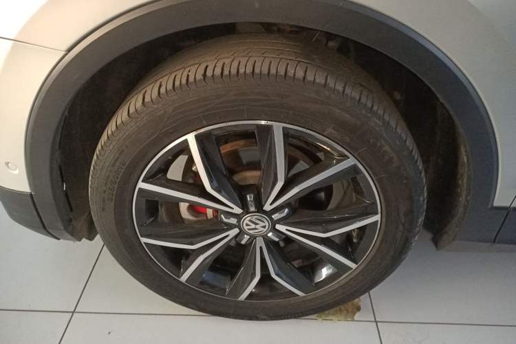 Used Volkswagen Tiguan L 2020 330TSI Automatic Two-Wheel Drive Smart Luxury Edition China VI Standard
