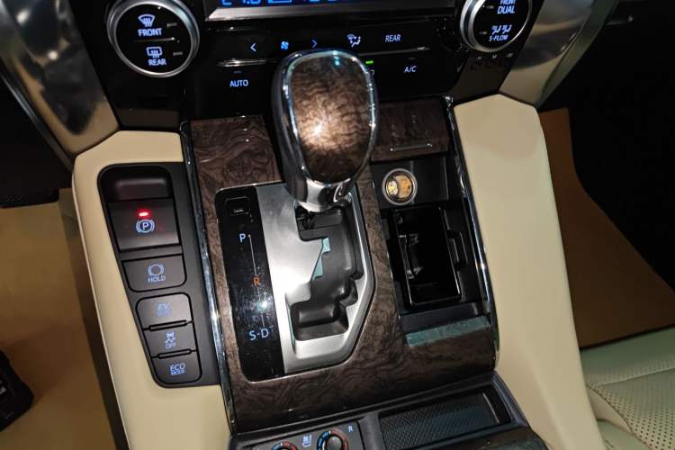 Used Toyota Vellfire 2021 Crown Dual-Engine 2.5L HV Prestige Edition
