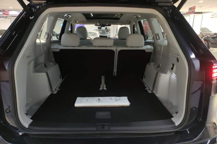 Used Volkswagen Teramont 2025 Tiguan Pro 450TSI 4Motion Crosswind Edition
