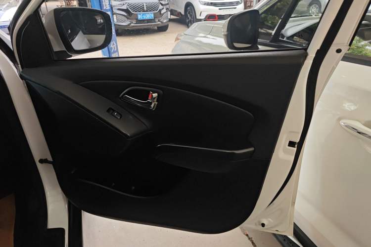 Used Hyundai ix35 2015 2.0L Automatic 2WD Smart Type China IV
