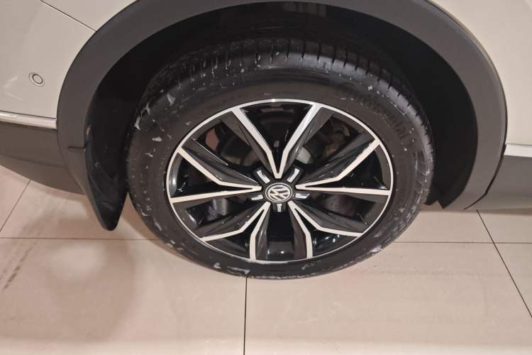 Used Volkswagen Tiguan L 2019 Revised 330TSI Automatic Two-Wheel Drive Smart & Luxury Edition China VI Standard