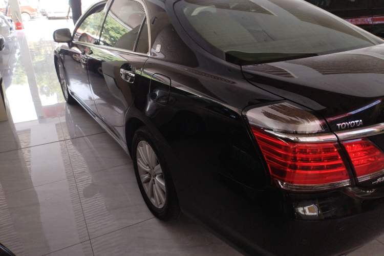 Used Toyota Crown 2012 2.5L Royal Leather Edition
