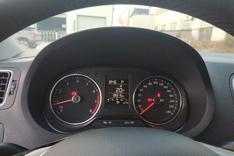 Used Volkswagen Polo 2016 1.6L Automatic Comfort Model
