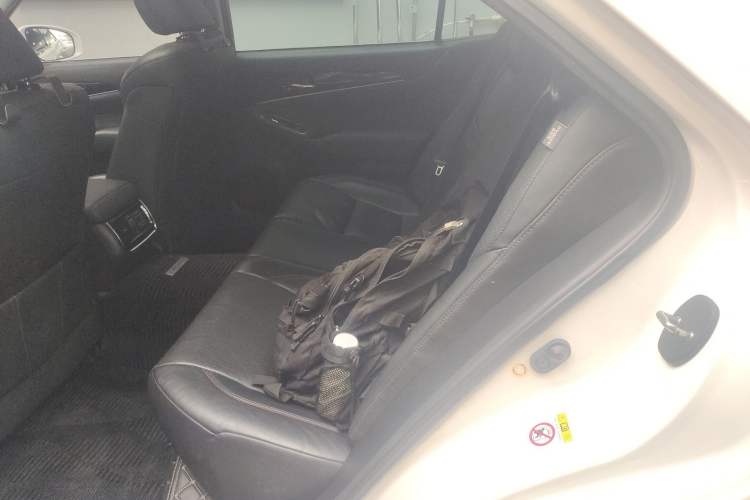 Used Toyota Crown 2015 2.0T Fashion Edition
