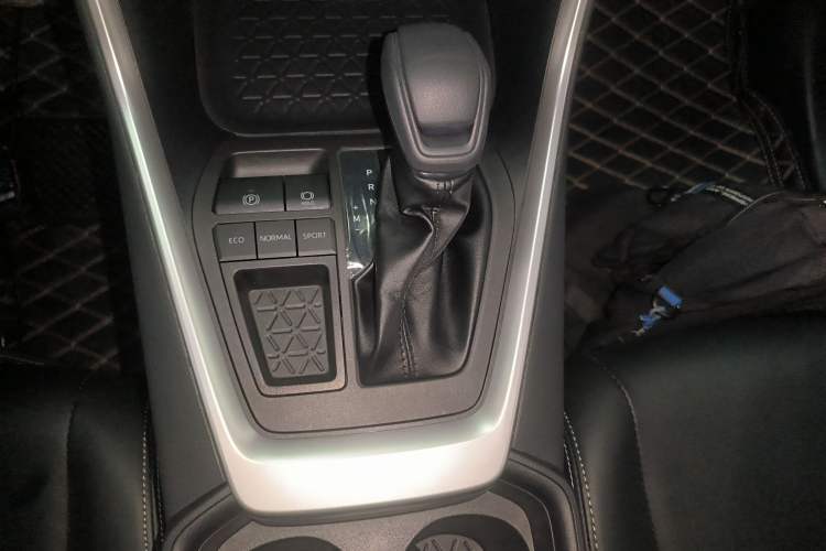 Used Toyota RAV4 2023 2.0L CVT Two-Wheel Drive Urban Edition
