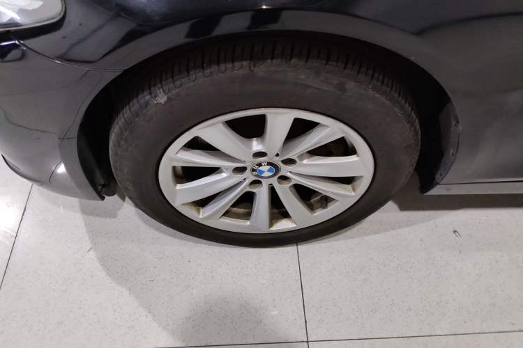 Used BMW 5 Series 2014 520Li Elegant Model
