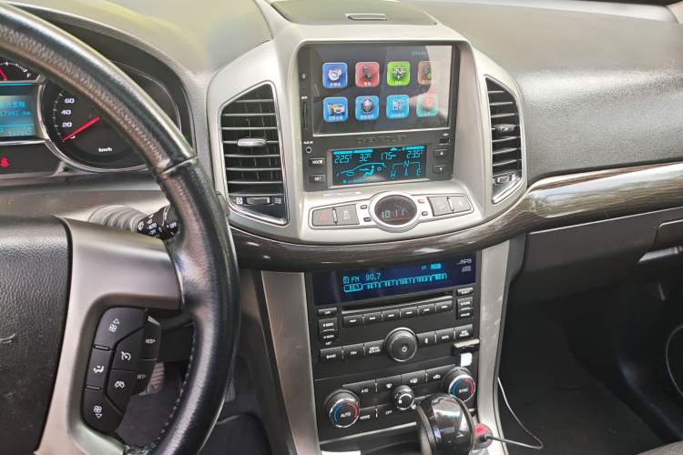 Used Chevrolet Captiva 2015 2.4L 4x4 Flagship Edition 7-Seater