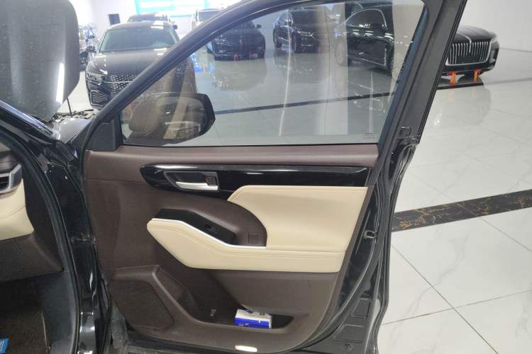 Used Toyota Highlander 2022 Dual-Engine 2.5L Four-Wheel Drive Prestige Version 7 Seats
