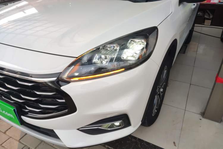 Used Ford Escape 2020 EcoBoost 245 Two-Wheel-Drive Titanium Edition
