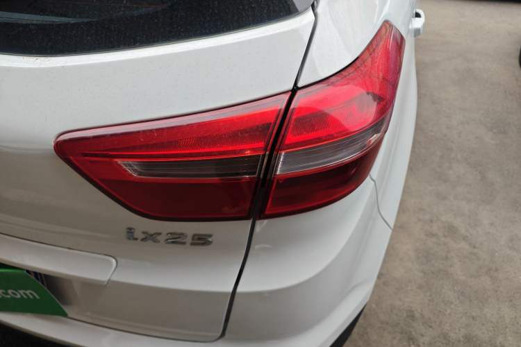 Used Hyundai ix25 2015 1.6L Automatic Two-Wheel Drive Fashionable GS Model
