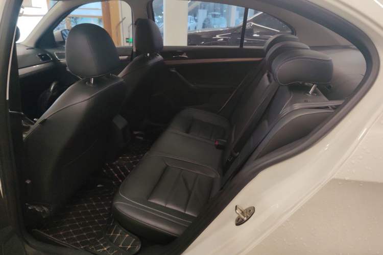 Used Volkswagen Lavida 2015 1.6L Automatic Comfort Edition