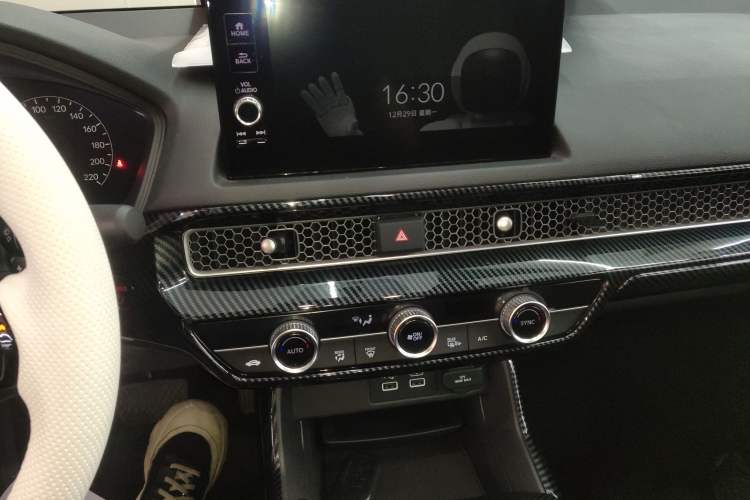 Used Honda Civic 2023 2.0L eHEV Pioneer Edition
