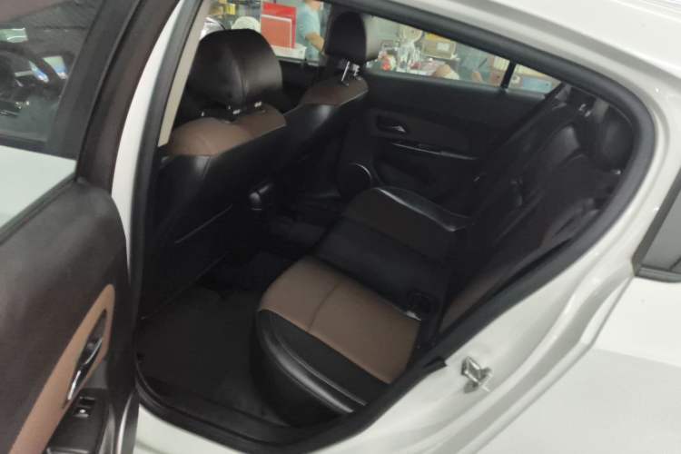 Used Chevrolet Cruze 2013 Hatchback 1.6L Manual Luxury Model